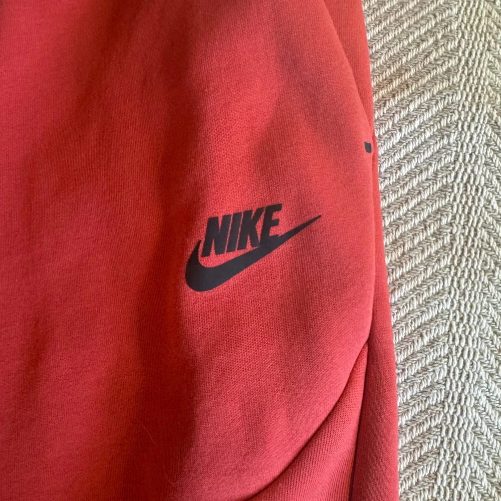 Nike Sportswear Tech Fleece Joggers Lobster Mens Small CU4495-605